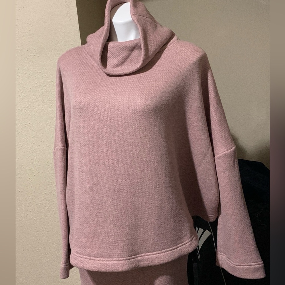 LMT: Free People Milley Co-Ord Open Back Pink Sweater and Skirt Set - Picture 9 of 16